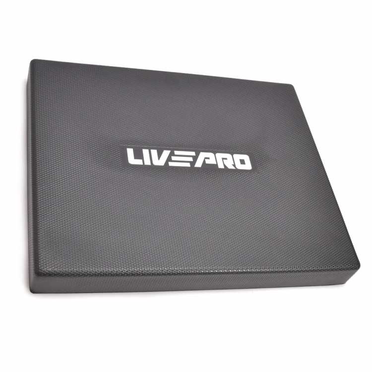 O Balance Pad Liveup Sports é um acessório muito utilizado para treinos de reabilitação, pois acrescenta desafio, constrói a estabilidade do núcleo, desenvolve maior consciência corporal e aumenta a força e a mobilidade do praticante. Leve e portátil, pode ser utilizado em casa ou carregado para qualquer lugar. Possibilita exercícios de propriocepção, treino de equilíbrio e coordenação, recuperação funcional em fase pós - operatória (ortopédica) e atua em carácter preventivo em futuras lesões articulares e musculares.